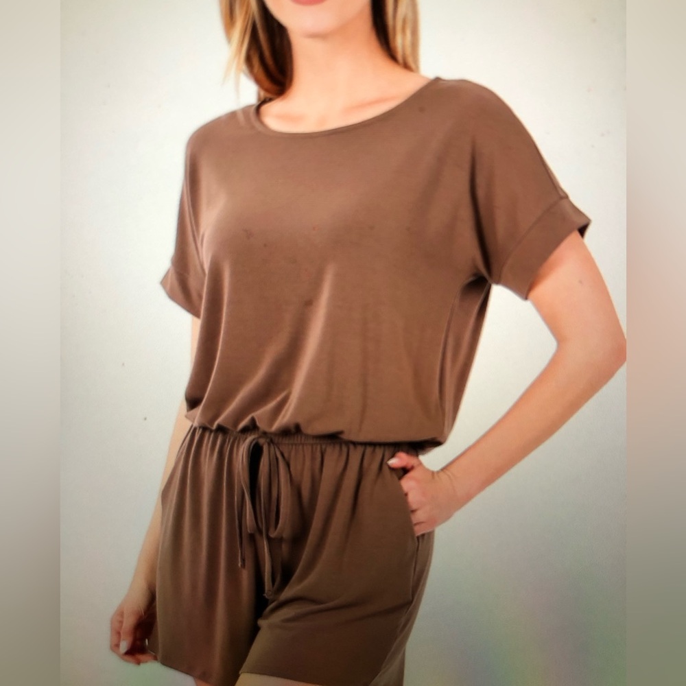 Zenana Short Sleeve Romper NEW WITH TAGS - XL Mocha -color- side pockets